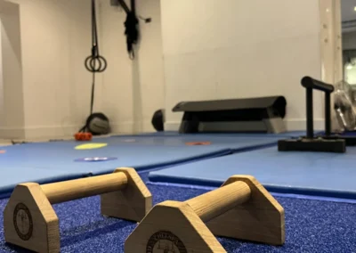 Kensington Gymnastics Studio – private one-to-one gymnastics lessons for children in London with professional equipment and blue training mats.