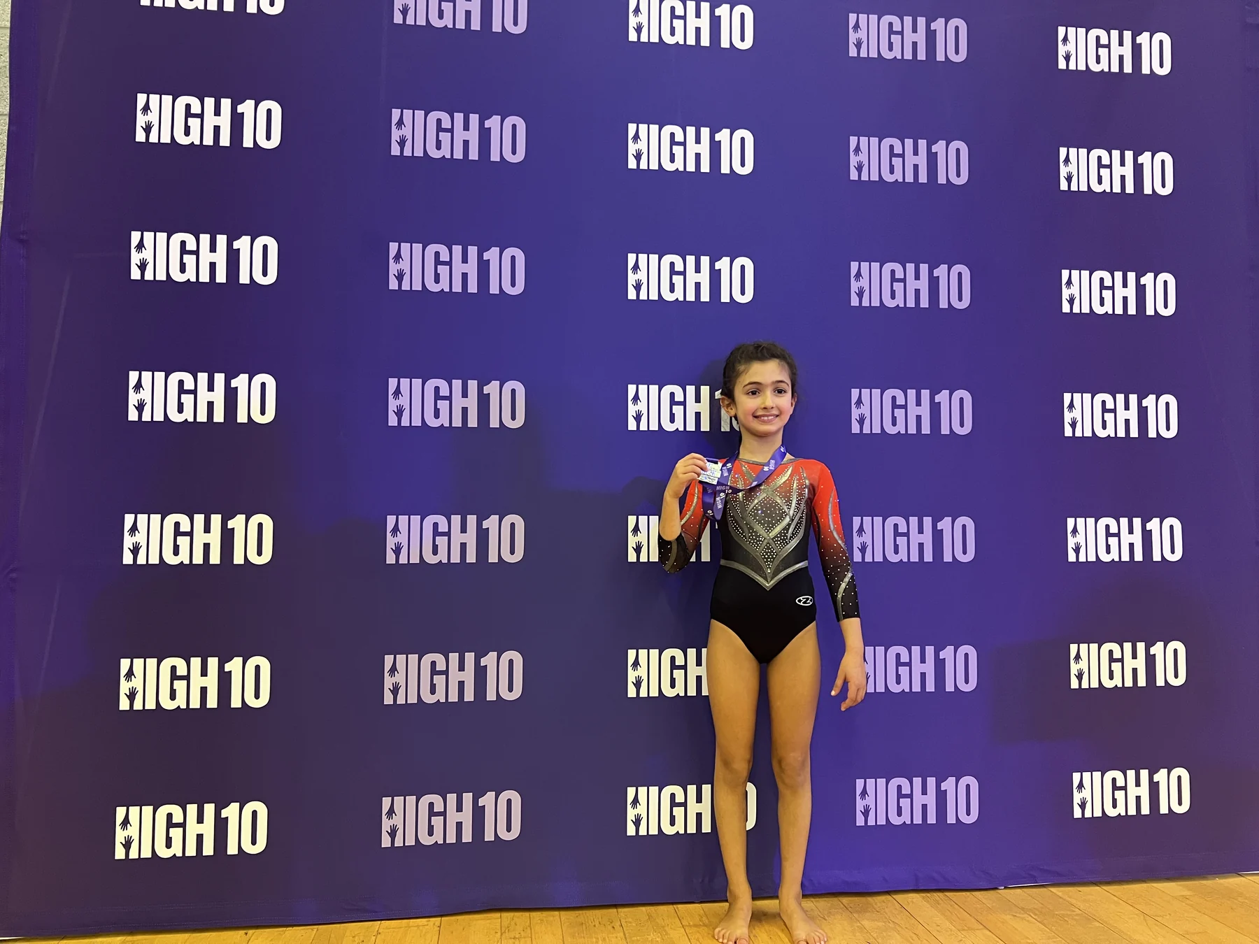 Jasmine holding her silver Vault medal at the 2025 High10 Events – Essex Invitational